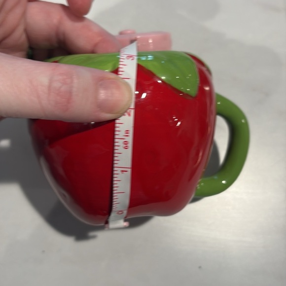 Strawberry mug earthenware microwave safe hand wash only great decor piece. - Picture 6 of 7